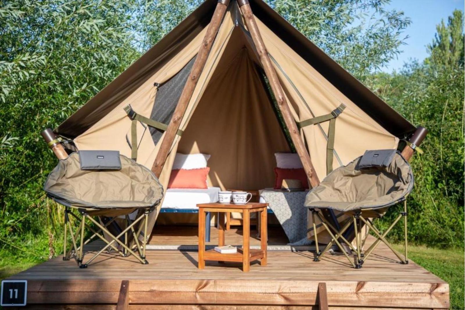 Campsite Slow Village De Ce